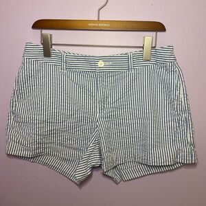 GAP stretch blue/white stripe seersucker 4 inch shorts size 6